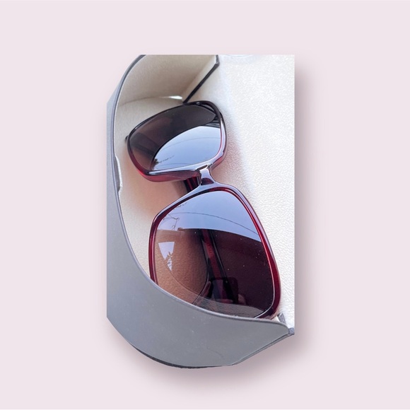 Oliver Peoples Sunglasses + Case - Picture 8 of 12